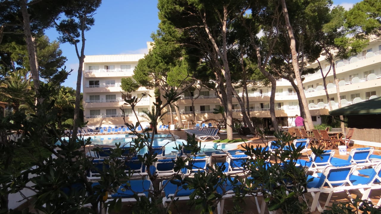 Garten, Pool und  Sonnenterrassen Hotel & Spa S'Entrador Playa