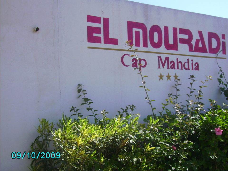Zum Hoteleingang Hotel El Mouradi Cap Mahdia