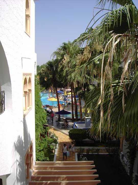 Blick Richtung Pool Hotel Nesrine