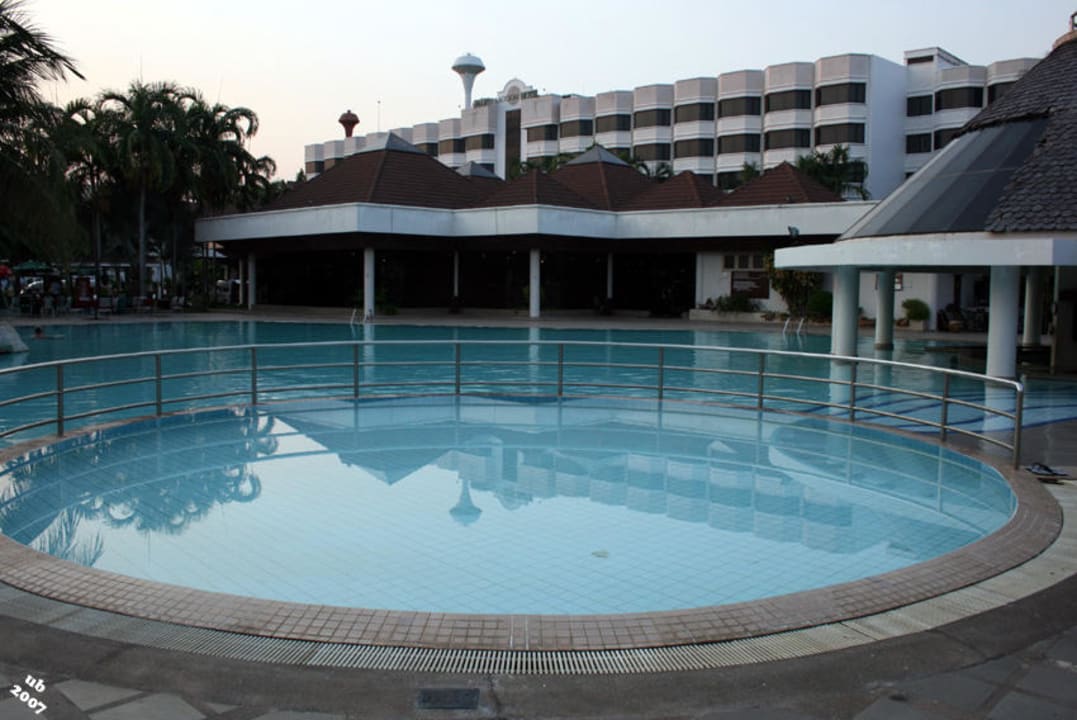 Pool The Imperial Hotel and Convention Centre