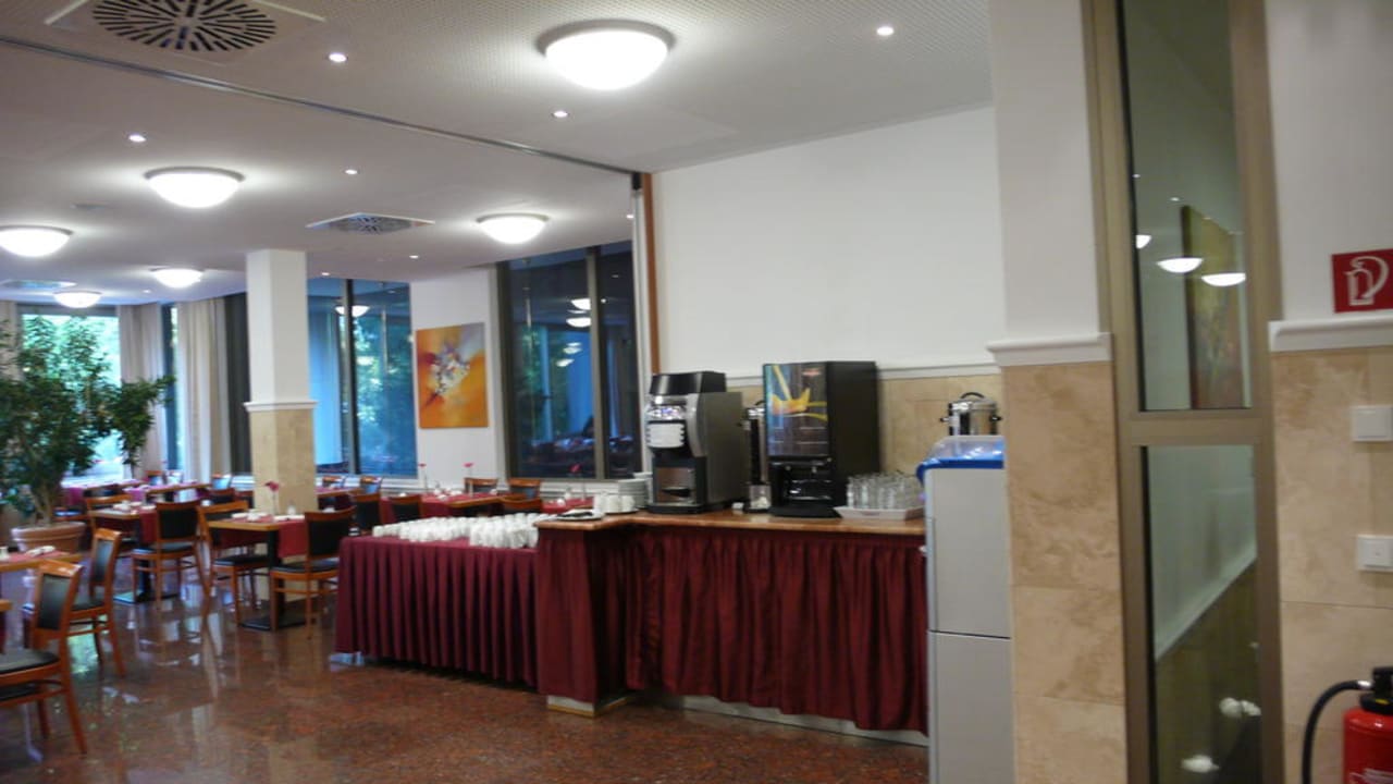 Blick in den Speisesaal  Leonardo Hotel Berlin KU´DAMM