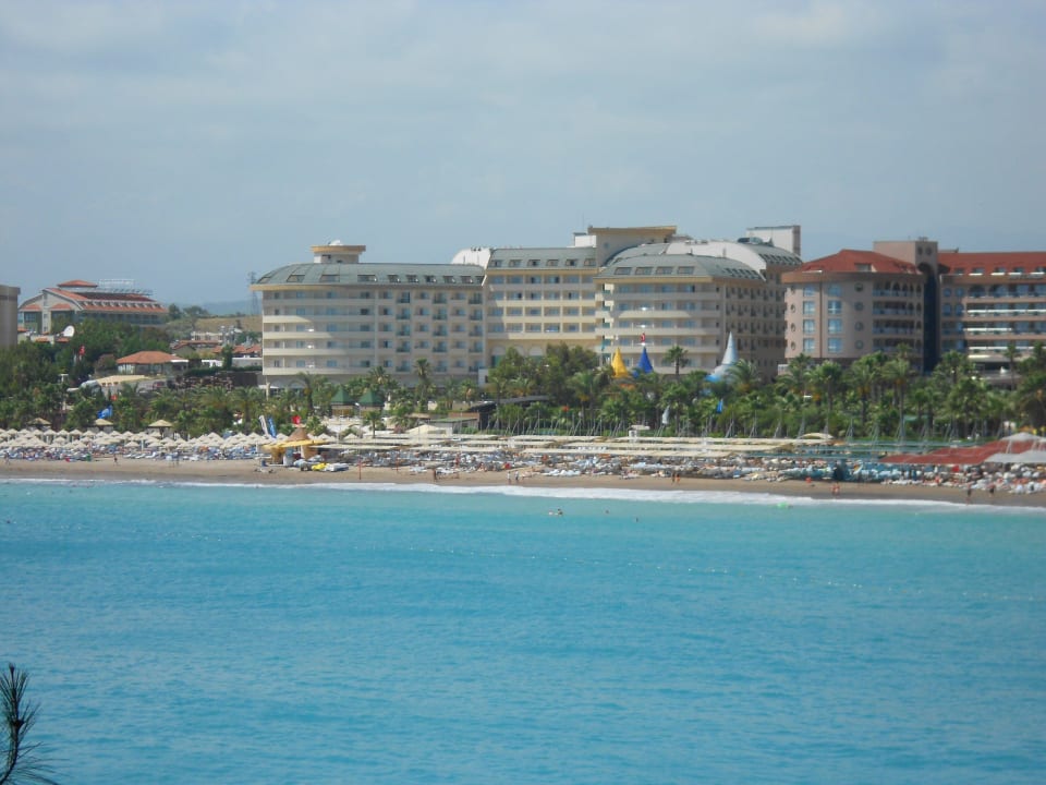 Ansicht des Hotels vom Berg aus Saphir Resort & Spa