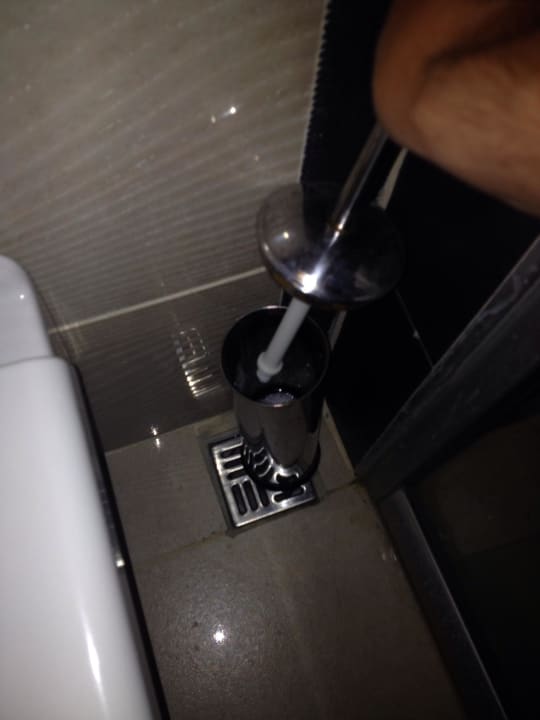 Alles geht kaputt Kaila Beach Hotel