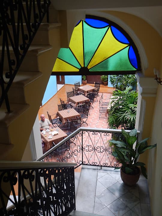 Treppe mit Blick zum Restaurentbereich (außen) Hotel Del Tejadillo