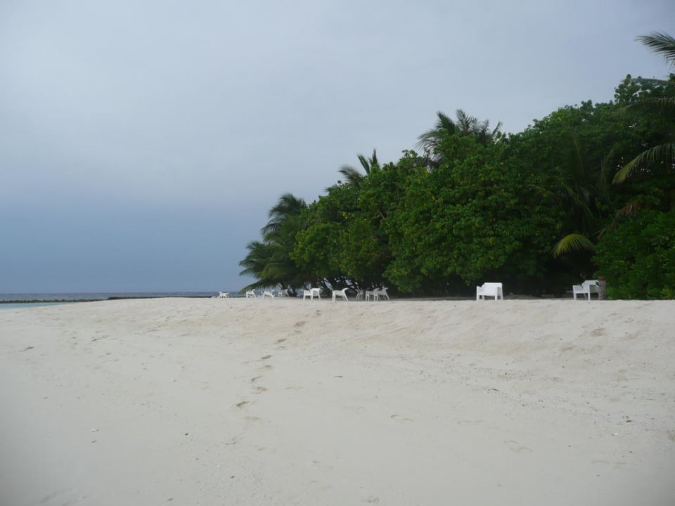 Strandabschnitt bei der  Biostation Kuramathi Maldives
