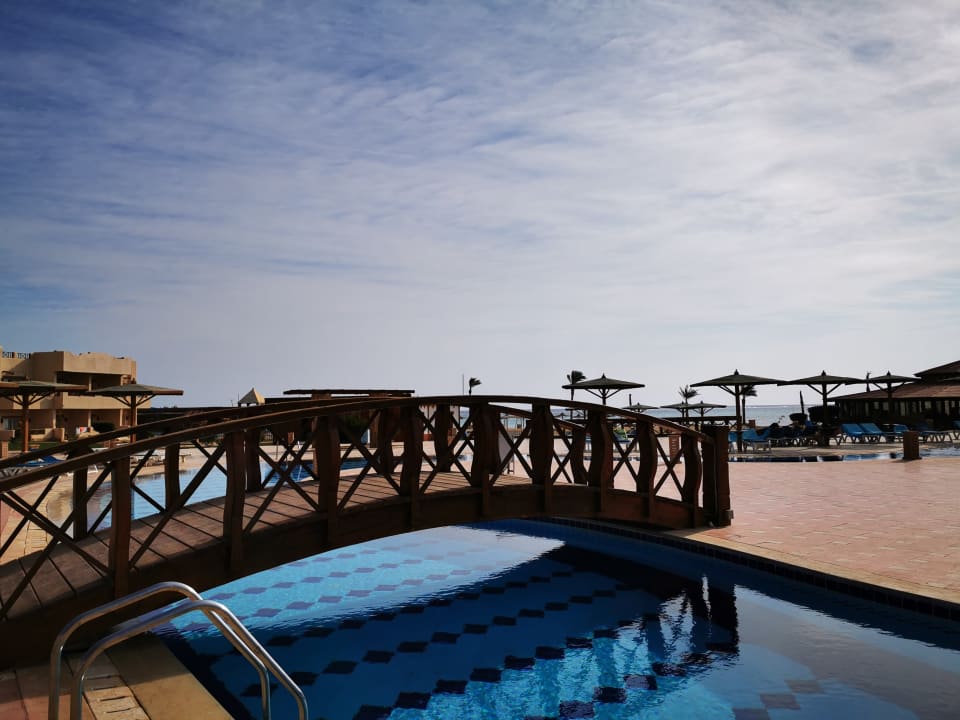 Pool Laguna Beach Marsa Resort