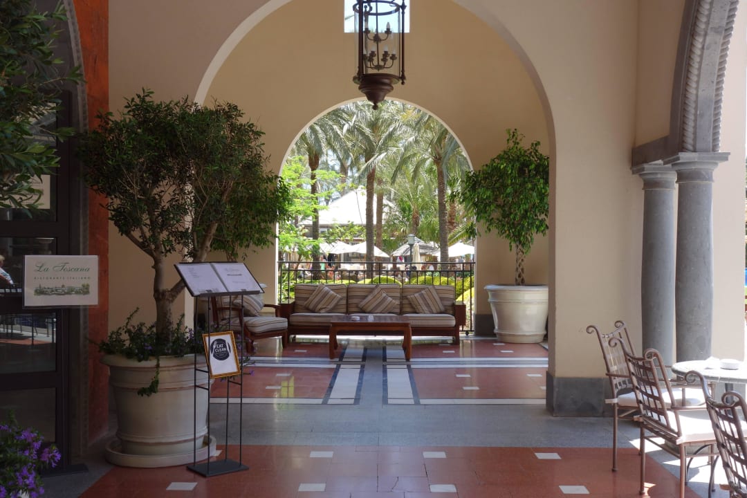 Ein gemütliches Plätzchen vor La Traviata Lopesan Costa Meloneras, Resort & Spa