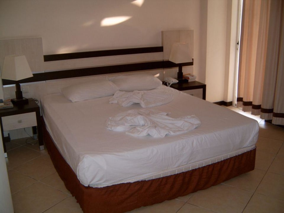 Bett nach Rückkehr vom Strand Hotel Orfeus Park