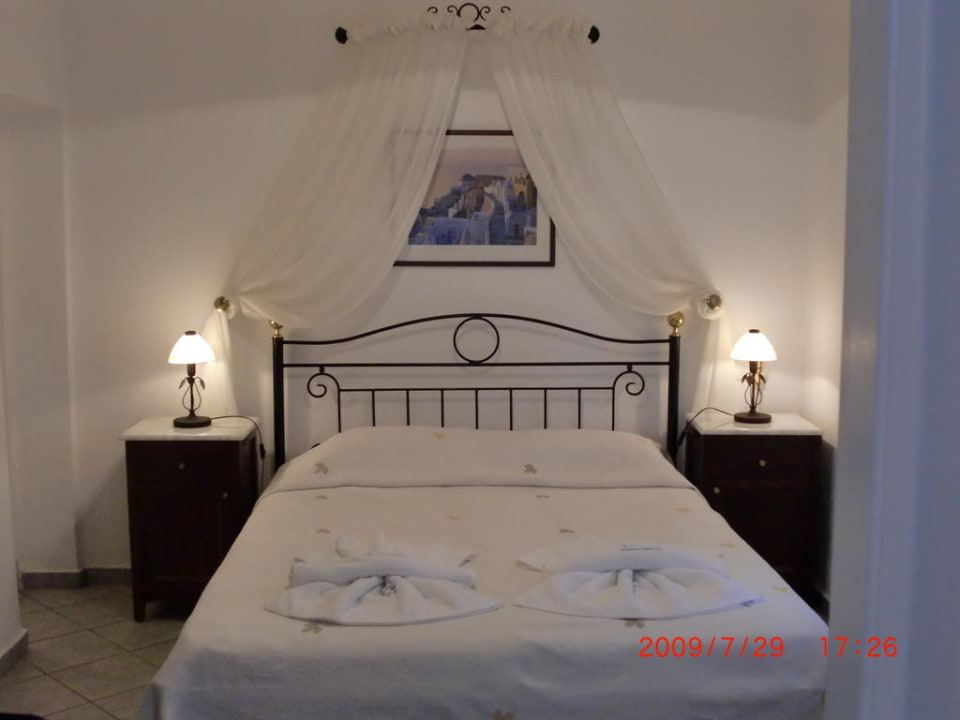 Zimmer Reverie Traditional Apartments