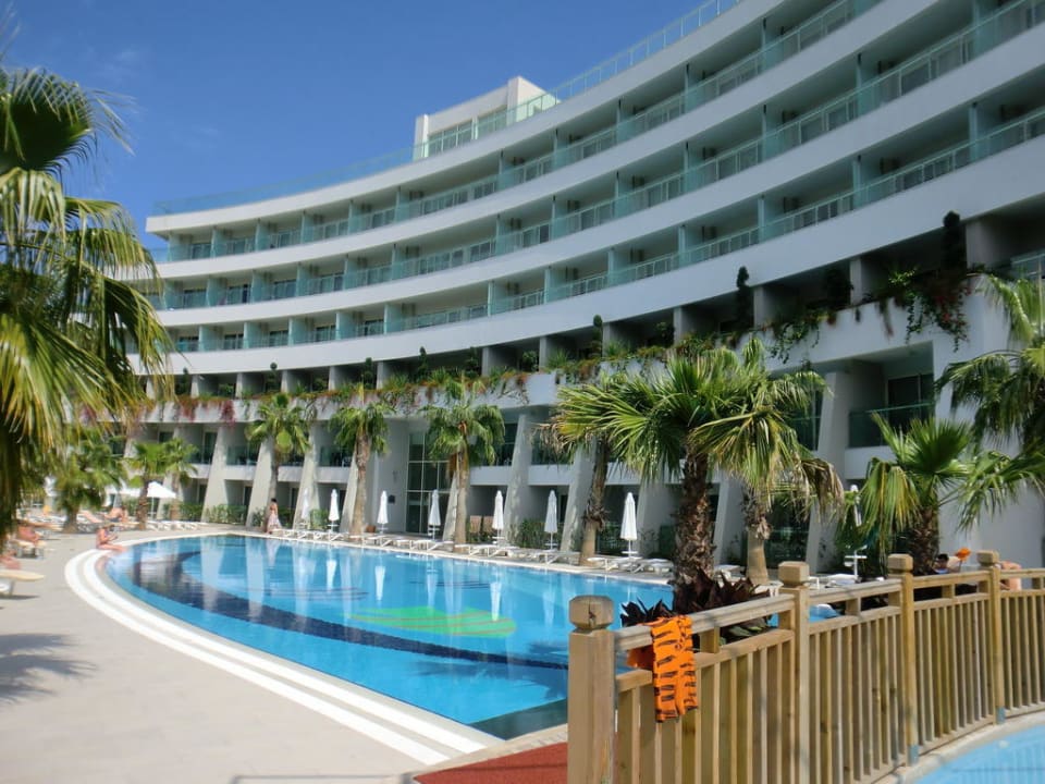 Family-Block Sunrise Queen Luxury Hotel