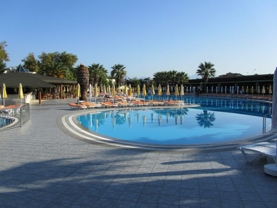 Pool beim hauptrestaurant VONRESORT Golden Beach