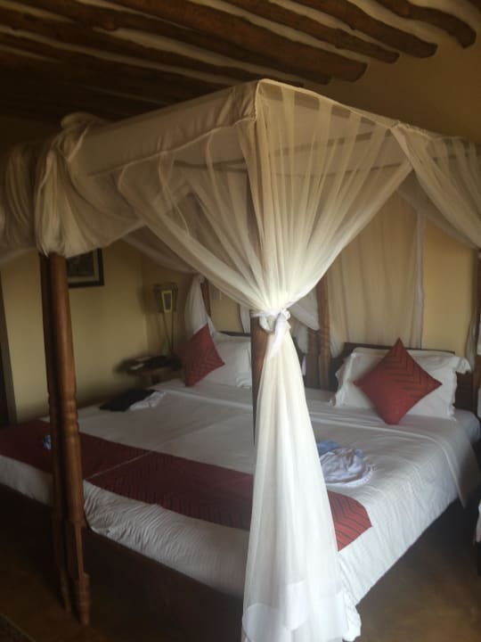 Zimmer mit Moskito Bett Neptune Pwani Beach Resort & Spa