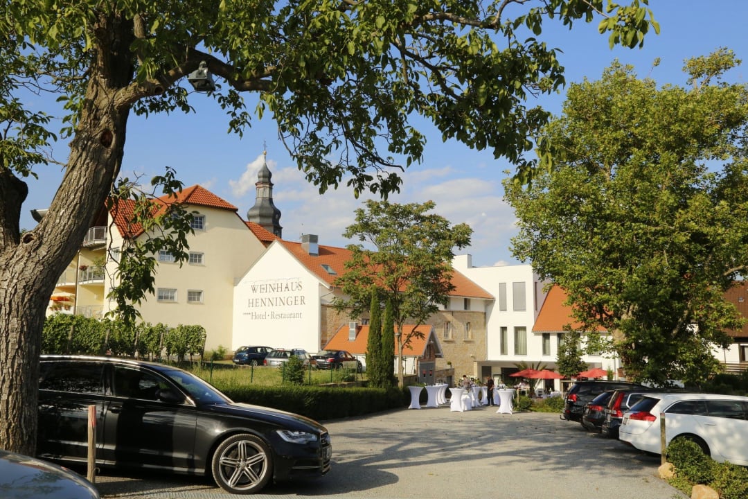 Eingangsbereich Weinhaus Henninger Hotel