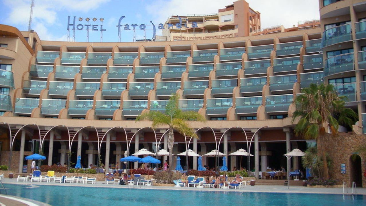 Blick vom Pool auf das Restaurant MUR Hotel Faro Jandia & Spa Fuerteventura