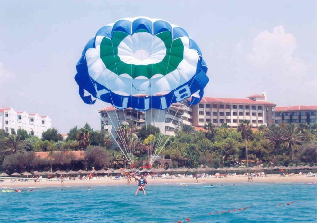 Parasailing mit Billy vor dem Defne Hotel Defne Garden