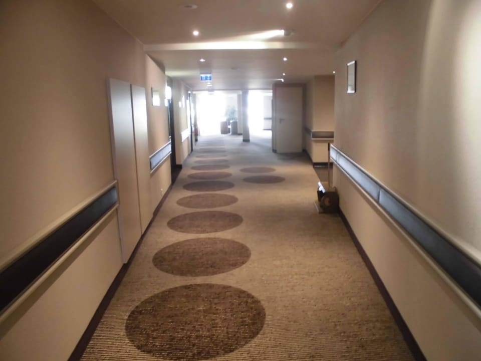 Flur Mövenpick Hotel Nürnberg Airport