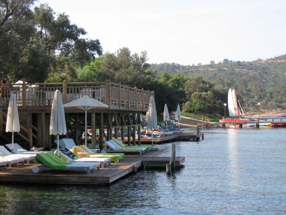 einer der Badestege Doubletree by Hilton Bodrum Isil Club All-Inclusive Resort