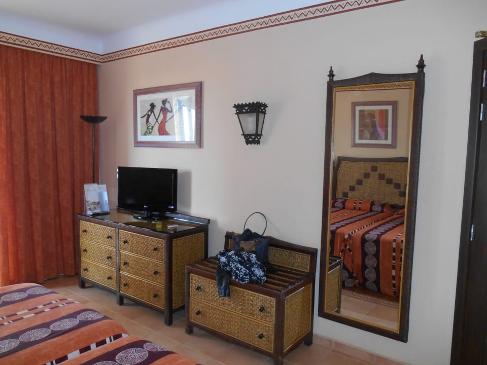 Kommode + Fernseher Hotel Riu Touareg