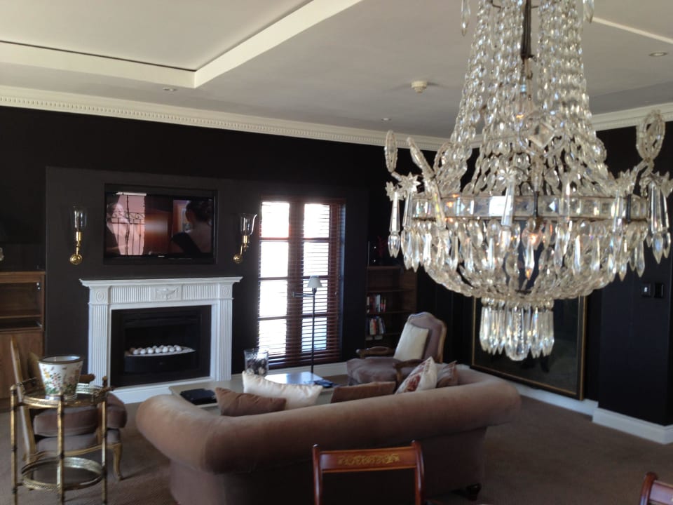 Sitzecke & Kamin im Wohnzimmer Romney Park All Suite Hotel & Spa