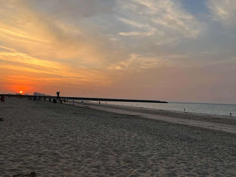 Strand The Cove Rotana Resort
