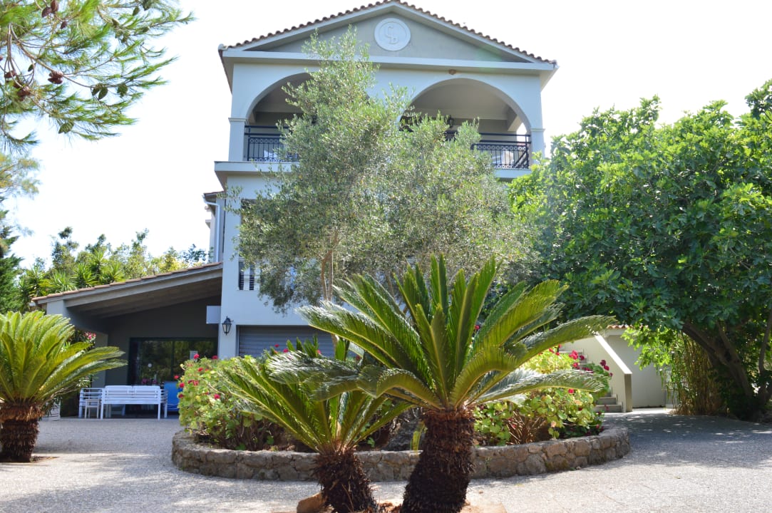 Wohnhaus inklusive Mini-Markt im Erdgeschoss The Bay Hotel & Suites