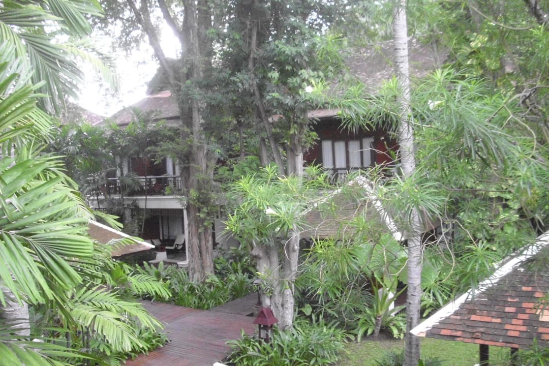 Holzwege durch den Garten Chaweng Regent Beach Resort