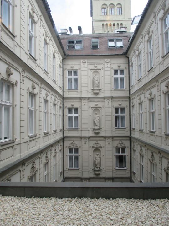 Innenhof Hotel Nemzeti Budapest MGallery by Sofitel