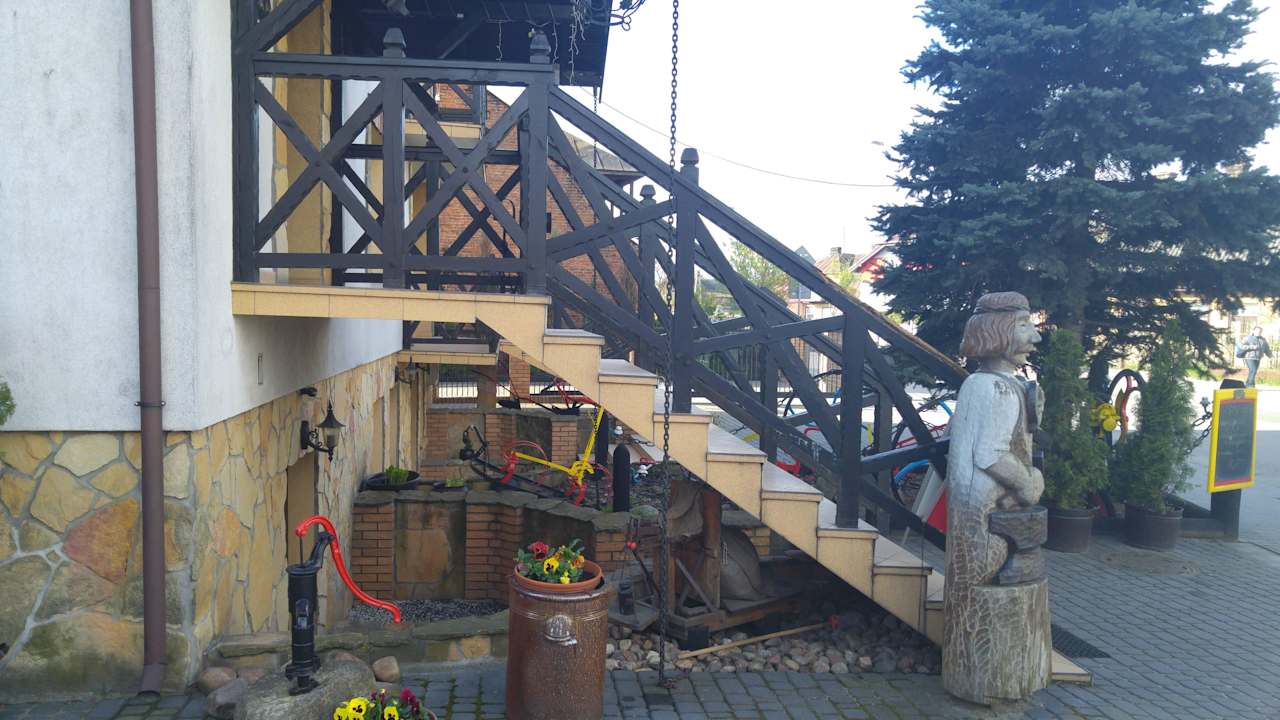 Hotel- und Restauranteingang Hotel Gościniec Podkowa