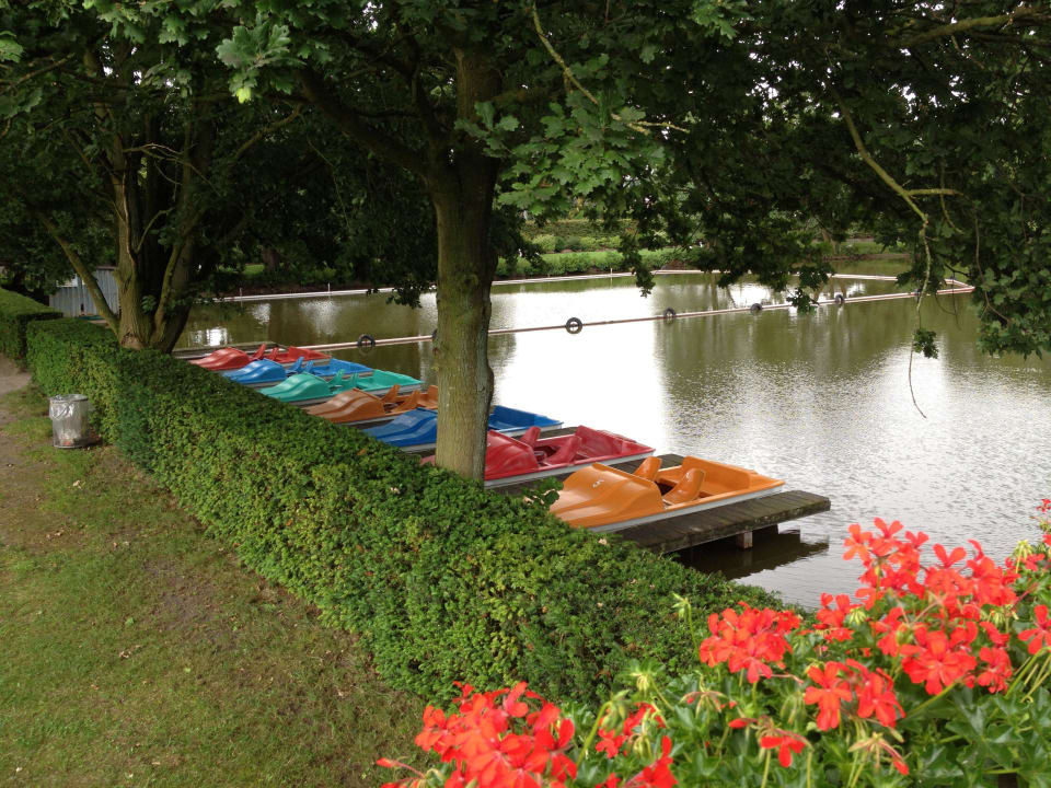 Blick auf die Tretboote  Flair Hotel Hubertus