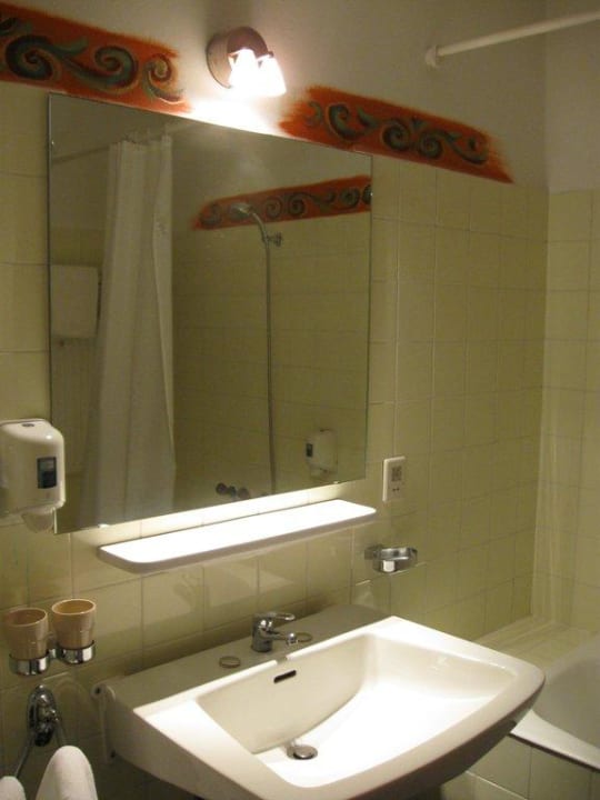 Badezimmer At the Park Hotel