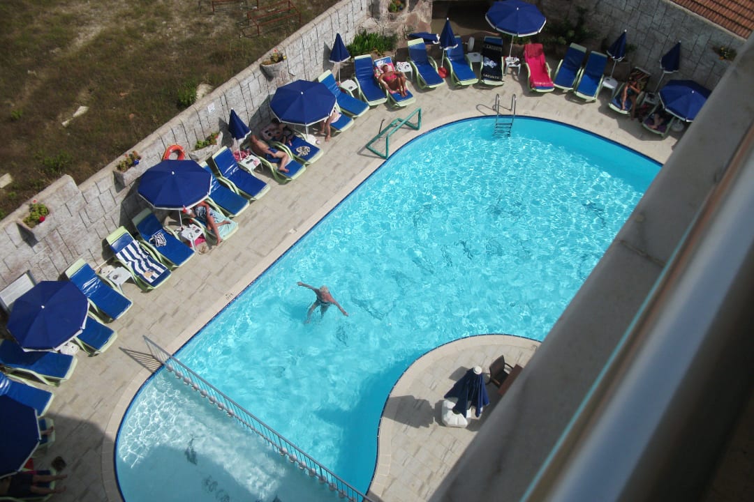 Poolanlage aus dem 4ten Stock La Vita's Hotel