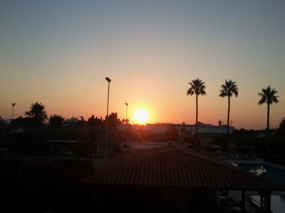 Blick vom Balkon - Schöner Sonnenaufgang Ilios K Village Resort
