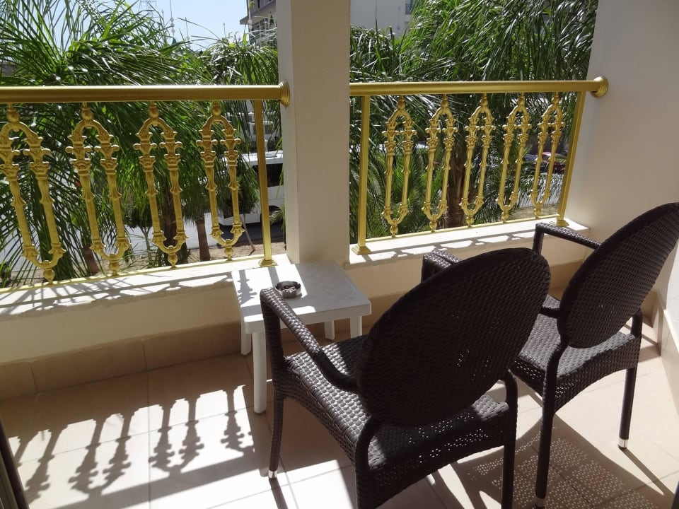 Zimmer Well Palace Side