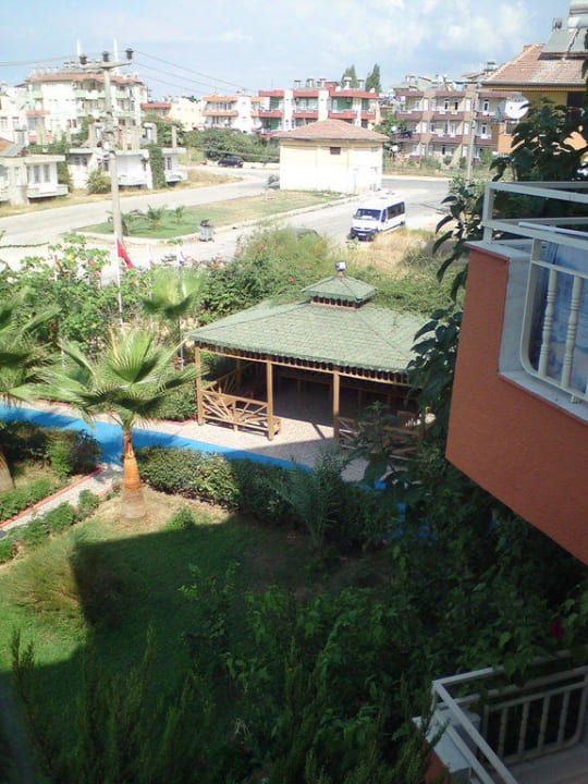 Ausblick in den Garten und in die Wohnsiedlung Hotel Özgürhan