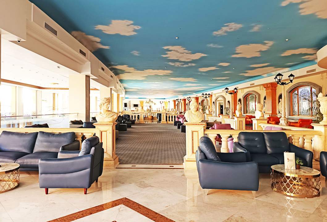 Lobby Hotel Titanic Palace