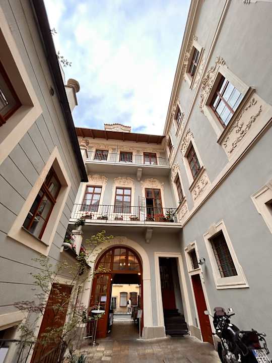 Außenansicht Hotel U Zlateho Jelena