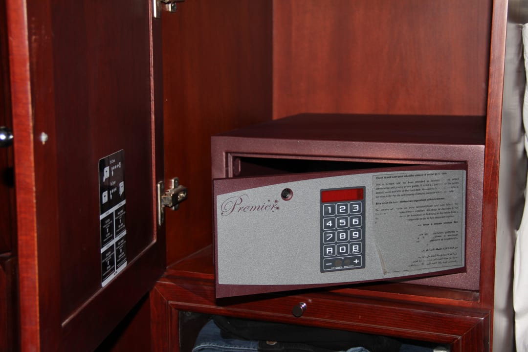 Grosser Tresor passt sogar I Pad rein Premier Le Reve Hotel & Spa