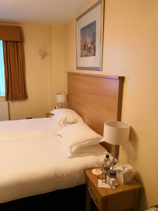 Zimmer Goodenough Club Hotel