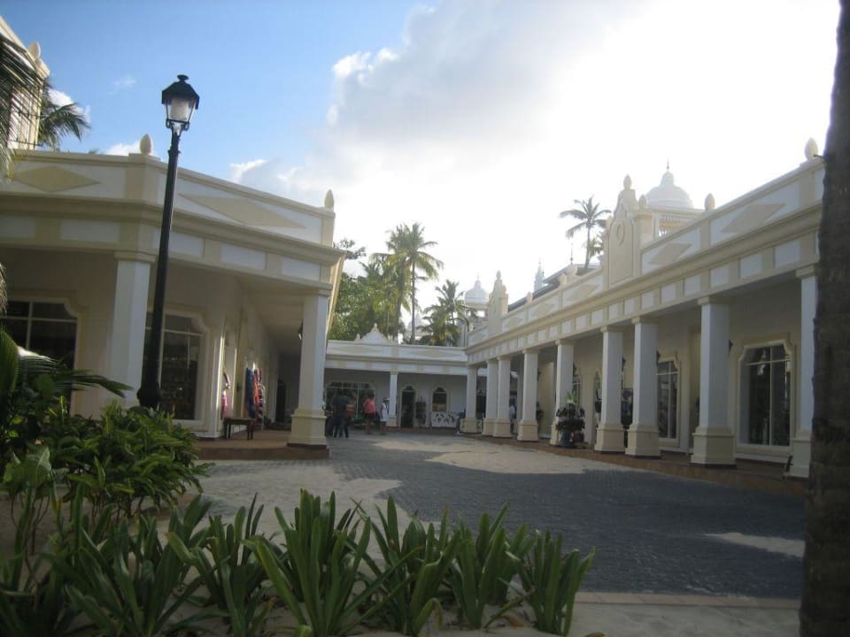 Einige Shops hinter dem RIU Palace Punta Cana Hotel Riu Bambu