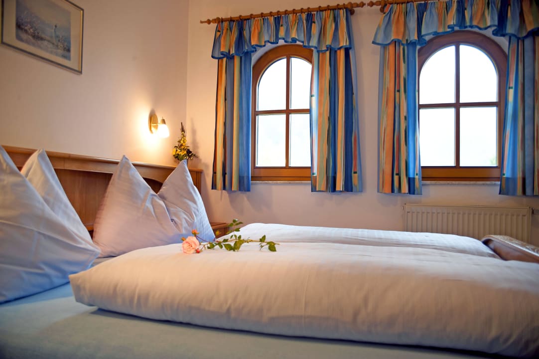 Schlafzimmer Gästehaus Alpina