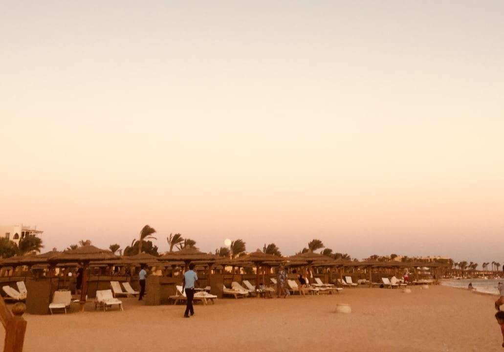 Sonnenuntergang / Mond Hotel Kempinski Soma Bay