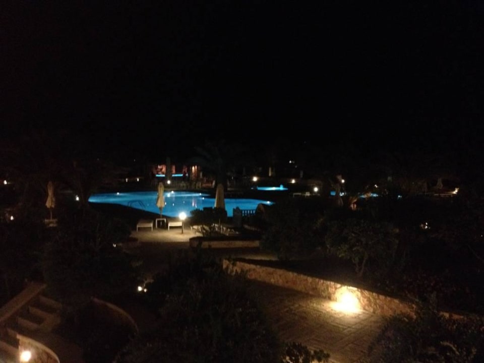 Poolanlage bei Nacht Hotel Santo MiraMare Resort