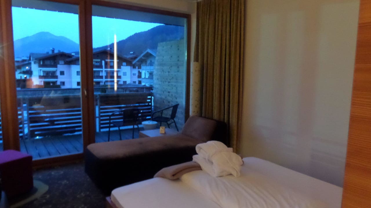 Ausblick Richtung Parkplatz und Kaprun ACTIVE by Leitner's|Natur&LifestyleHotel