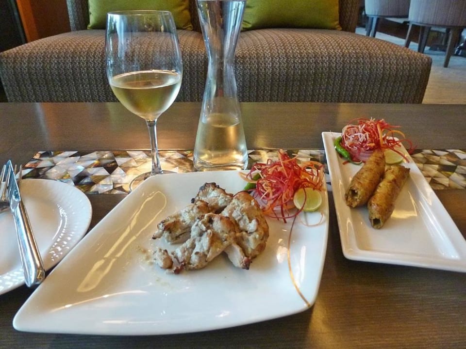 Happy Hour in der Executive Club Lounge The Leela Ambience Convention Hotel Delhi