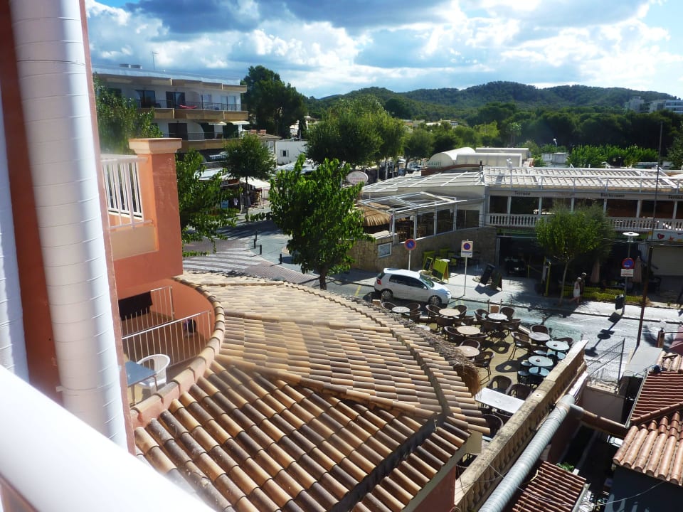 Morgens strahlt die Sonne ins Zimmer Hotel Playas de Paguera