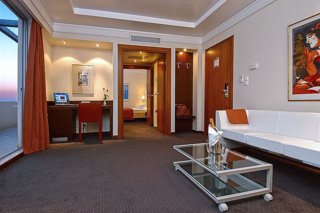 Executive Suite Atrion Hotel