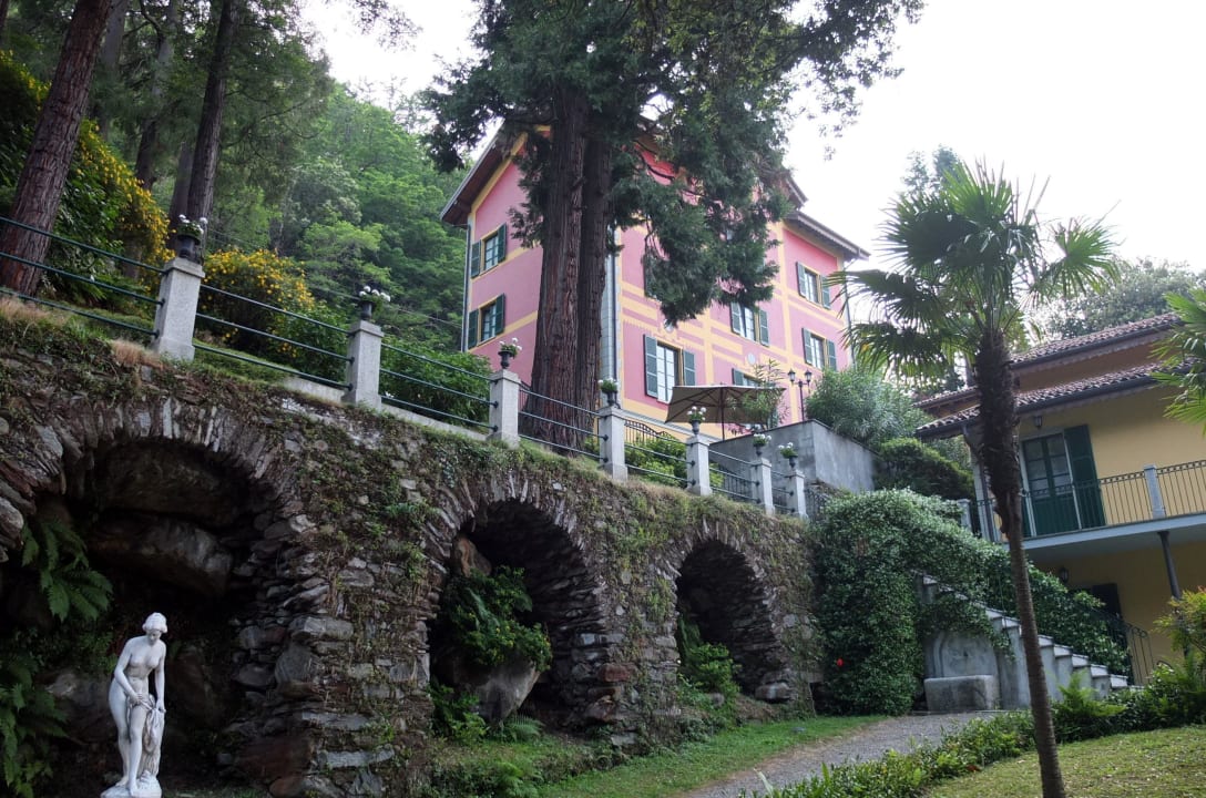 Blick vom Parkplatz auf das Anwesen Relais Casali della Cisterna