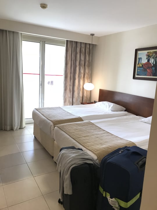 Zimmer Kamelya Aishen Club