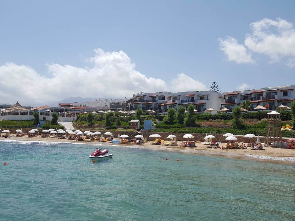Hotel vom Meer aus gesehen Alexander Beach Hotel & Village Resort