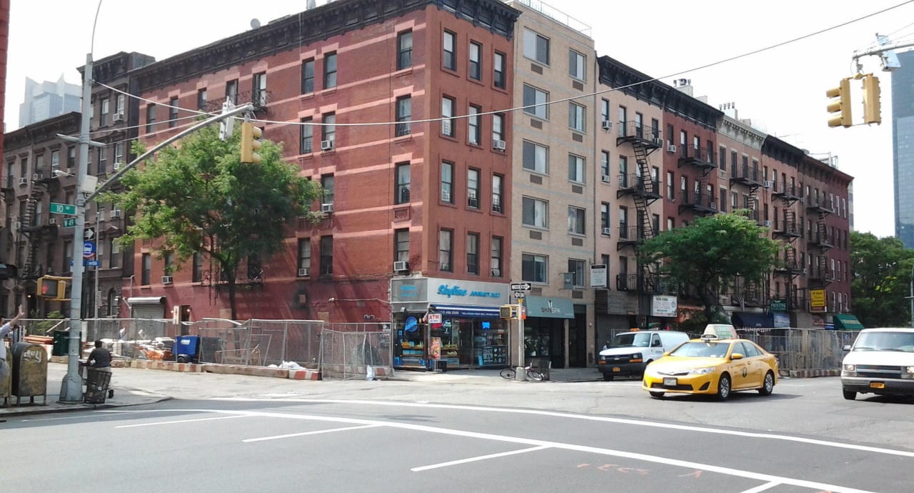 Vor dem Skyline Hotel The Skyline Hotel New York